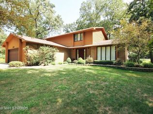 4974 Oakridge Dr, Saint Anne, IL