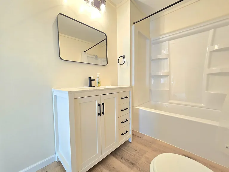 1416 Campeau St — Photo 10
