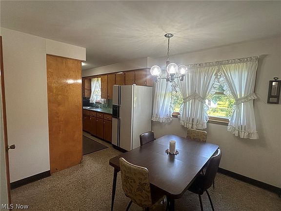 5th image of 2419 Chandlersville Rd