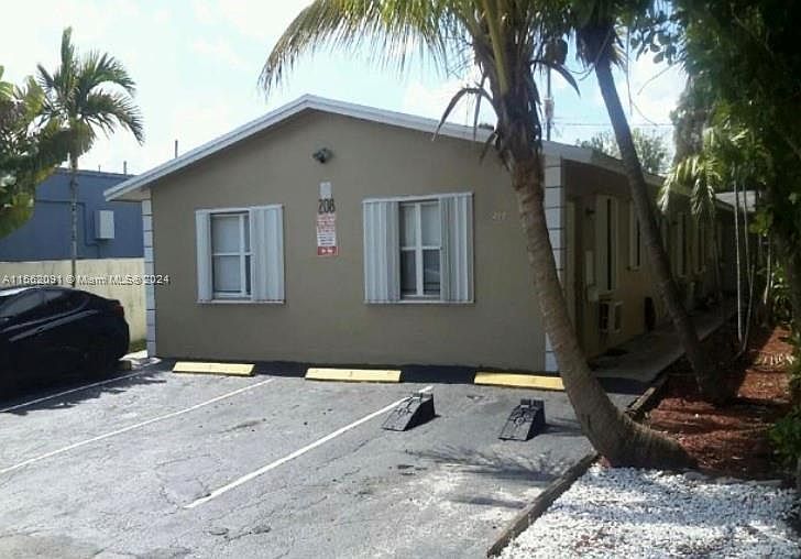 1st image of 208 SW 14th Ct