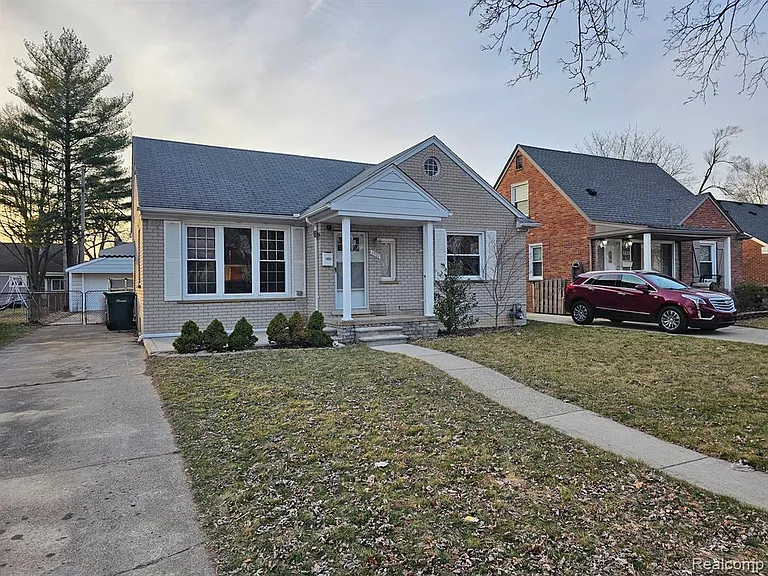 1501 N Silvery Ln — Photo 1