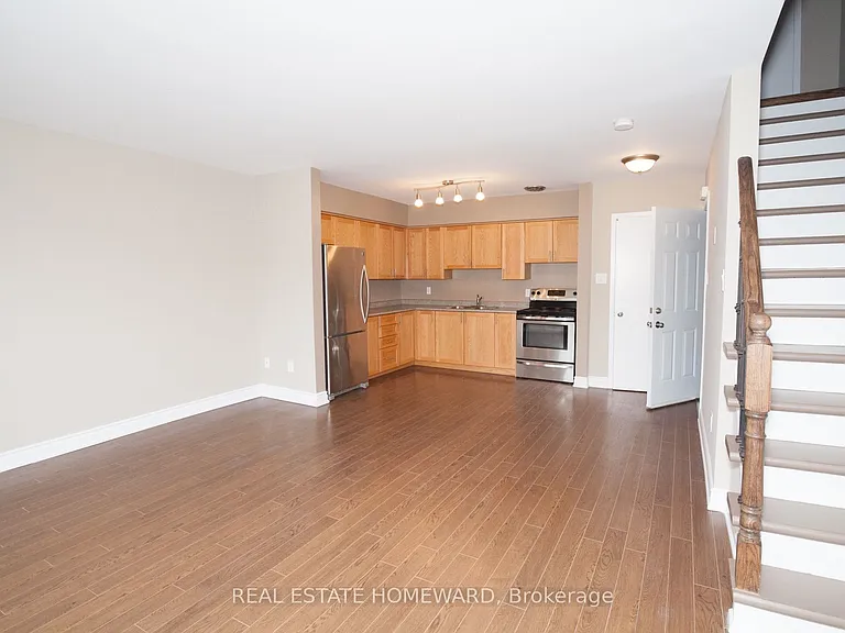 920 Pape Ave #B — Photo 5