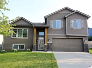 6631 Michael Cir, La Vista, NE 68133