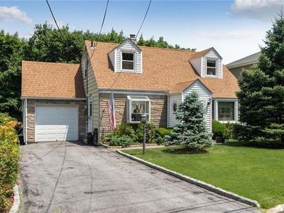 18 Hearthstone Rd, Yonkers, NY, 10710