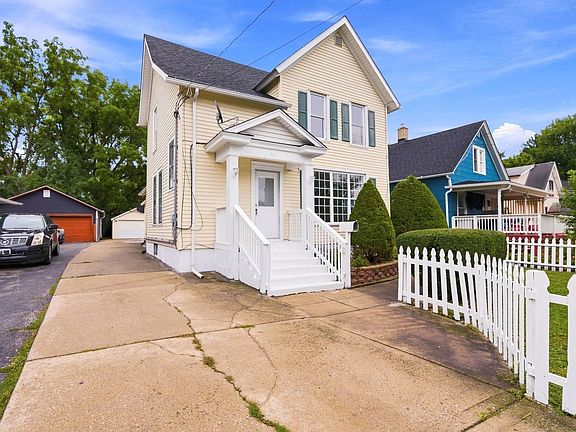 3rd image of 840 Douglas Ave