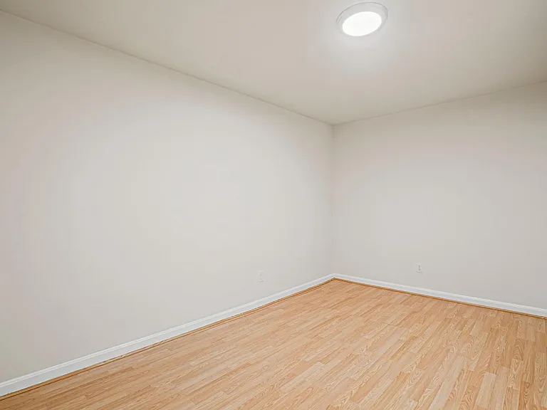 1141 N Vernon St — Photo 46