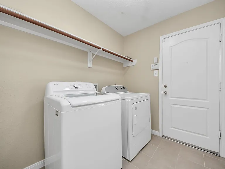 435 Leisure Dr — Photo 42
