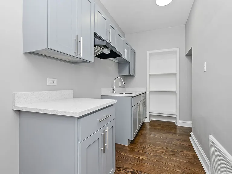 2324 W 111th St — Photo 7