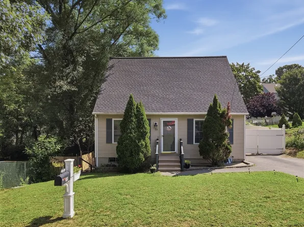 55 Hoover St, Leominster, MA 01453