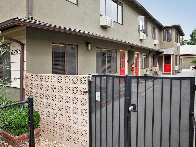 6256 Beck Ave #4 — Photo 3