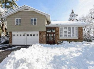 46 Driftwood Dr, Port Washington, NY 11050