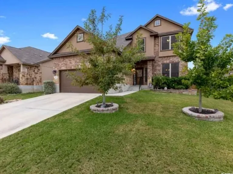 512 Saddle House — Photo 1