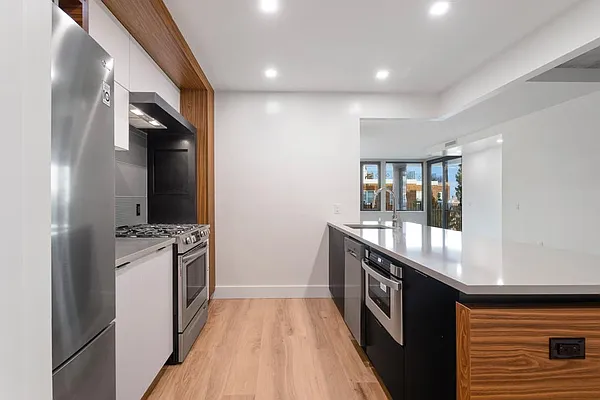 Rented by Safdie Realty Group | media 28