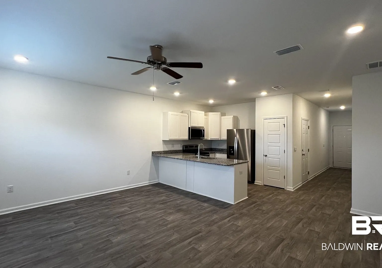 3 bed, 2.5 bath, 1437 sqft, $1,800 — Photo 4