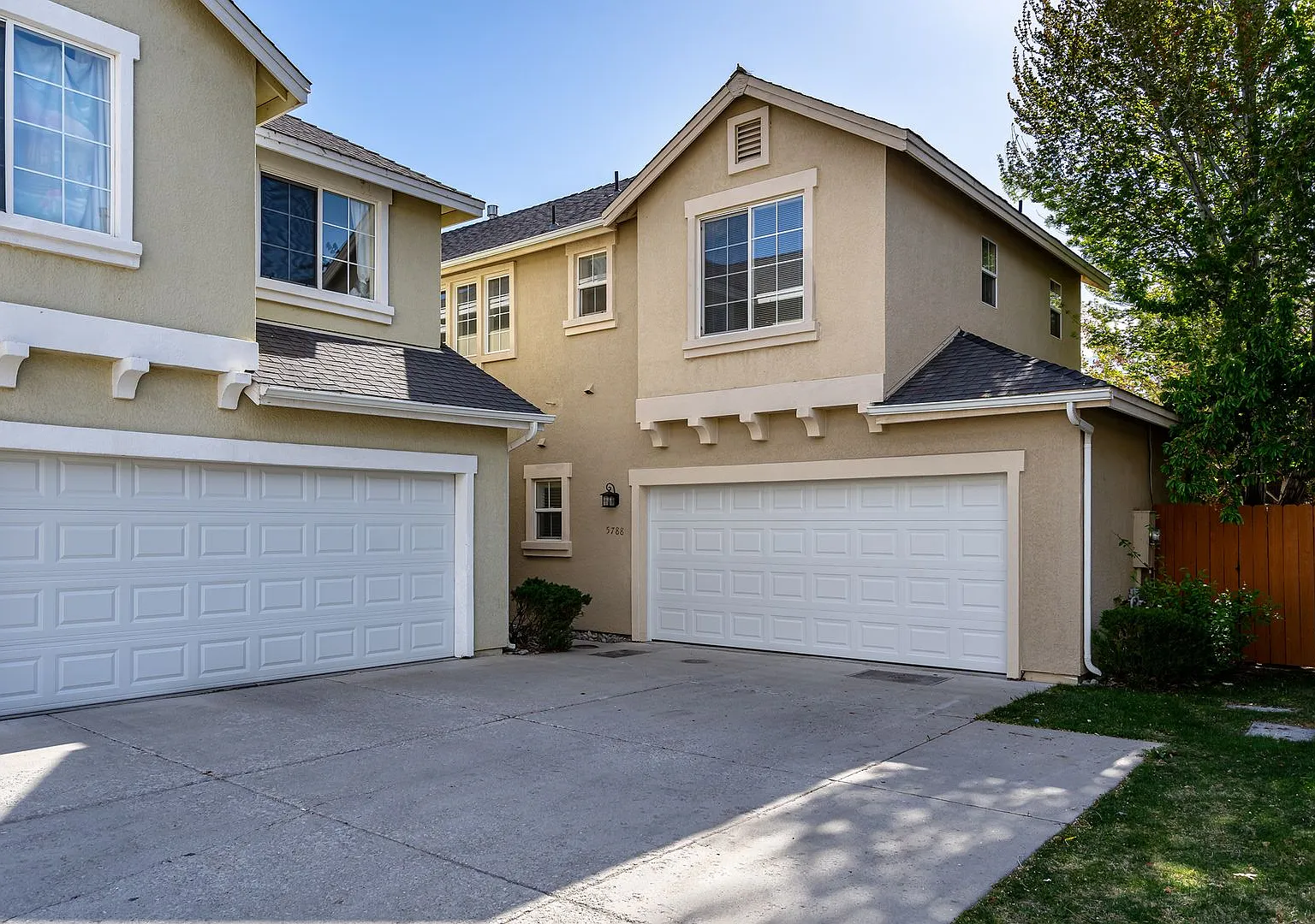 Tranquil Northwest neighborhood! — Photo 1