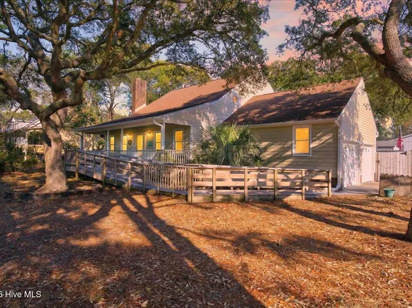204 NE 36th Street, Oak Island, NC 28465