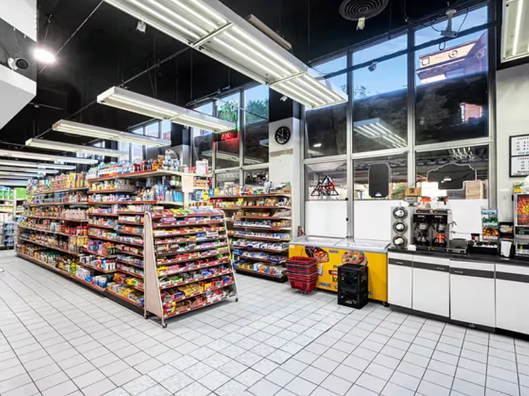 655 W Irving Park Rd #1907 — Photo 14