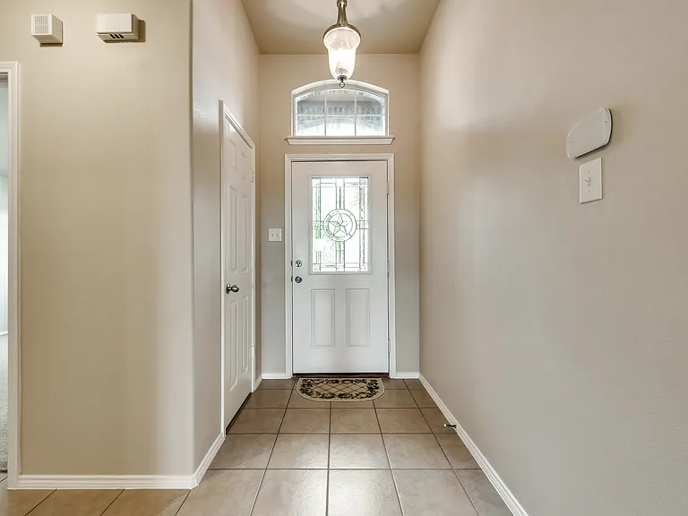2116 Hartley Dr — Photo 3
