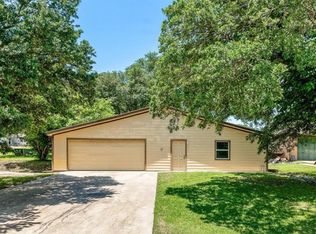 121 W Lakeview Dr, Pointblank, TX 77364