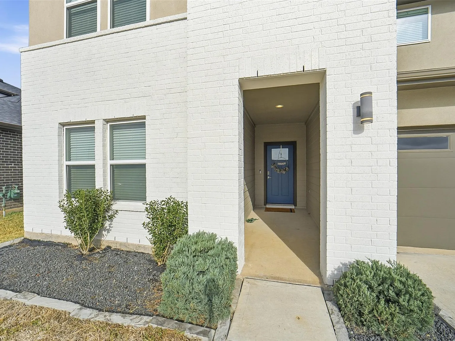 4 bed, 3.0 bath, 2571 sqft, $2,799 — Photo 3