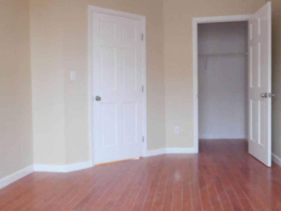 1st image of 336 Irving Ave #2
