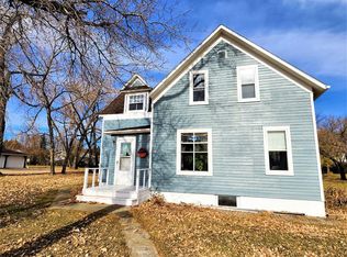 16 9th St NW, Kenmare, ND 58746