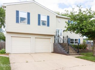 320 Lacrosse Dr, Bolingbrook, IL 60440