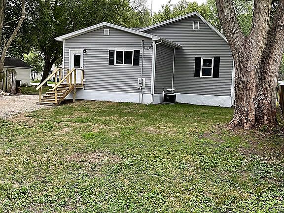 3rd image of 816 N Plum St