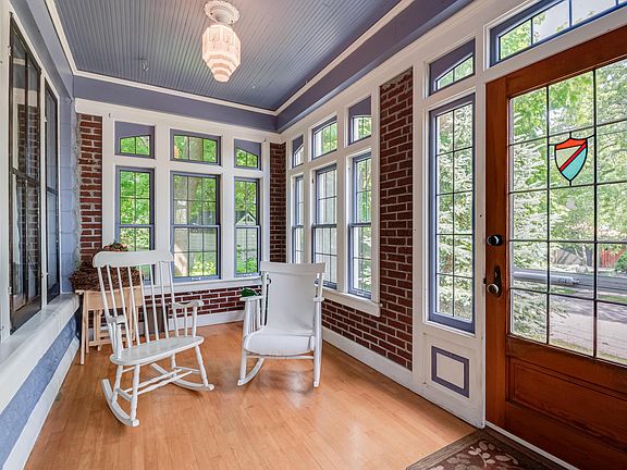 2nd image of 739 W Larabee St
