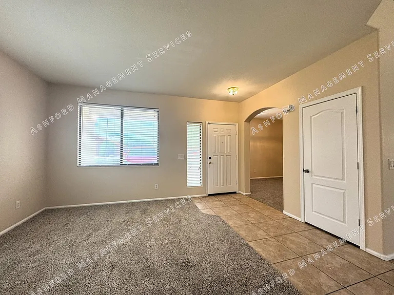 8303 S 47th Ln — Photo 4