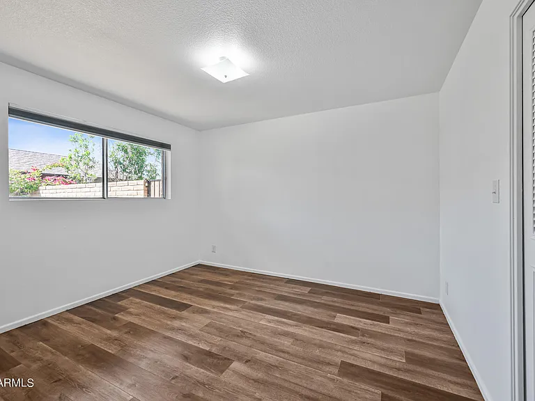 530 E Fairmont Dr — Photo 24