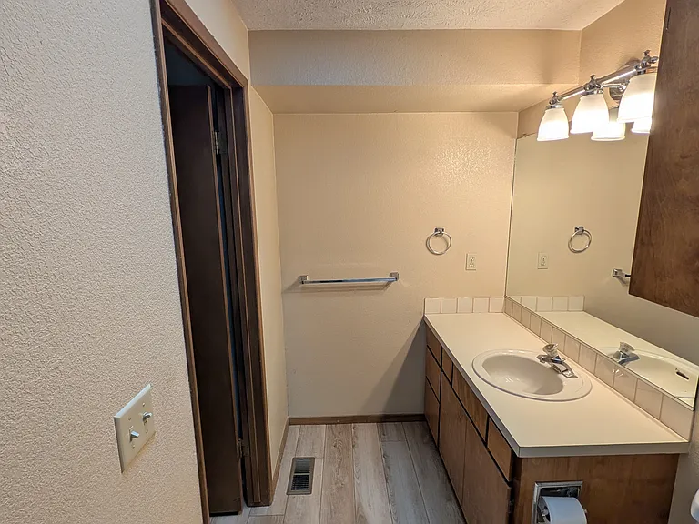 8610 N Valerie St — Photo 20