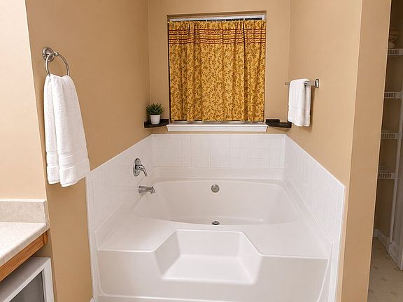 5th image of 7216 Mountain Laurel Way