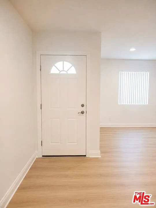 5 bed, 3.0 bath, 1820 sqft, $3,800 — Photo 2