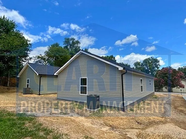 1594 Perry St SE — Photo 2