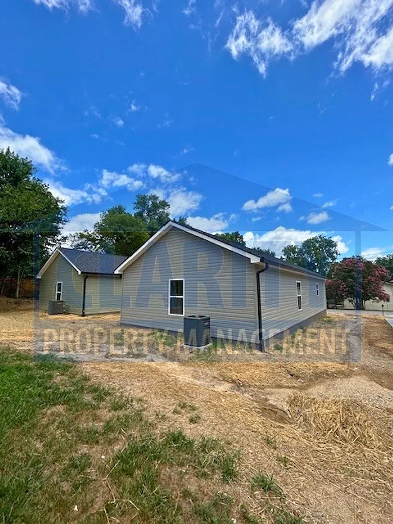 Building Photo - 1594 Perry St SE
