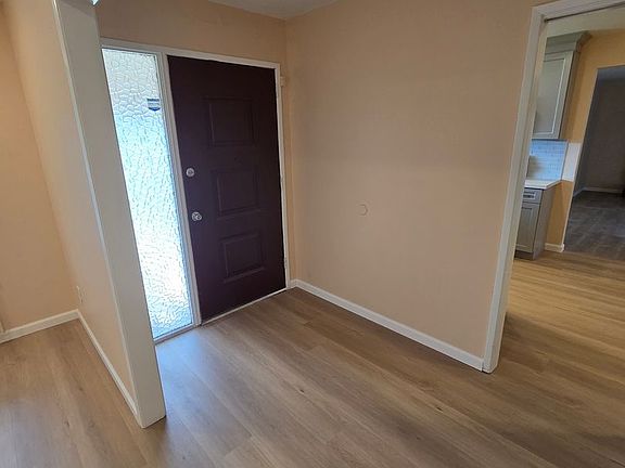 3rd image of 1525 Lavender Ln