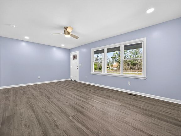 4th image of 5513 NE Columbia Rd