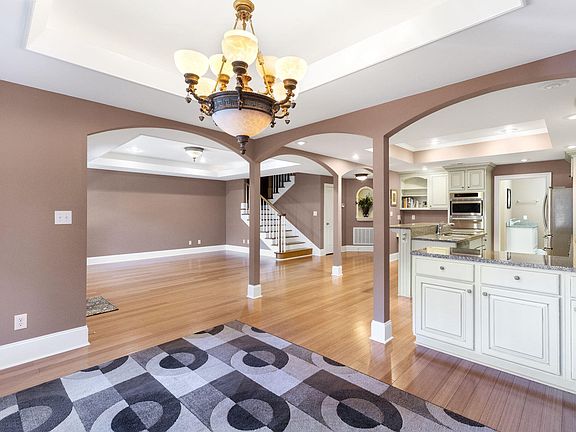4th image of 945 Morningside Dr #945