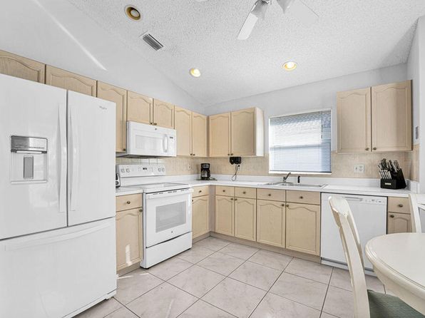 1883 Oak Berry Cir
