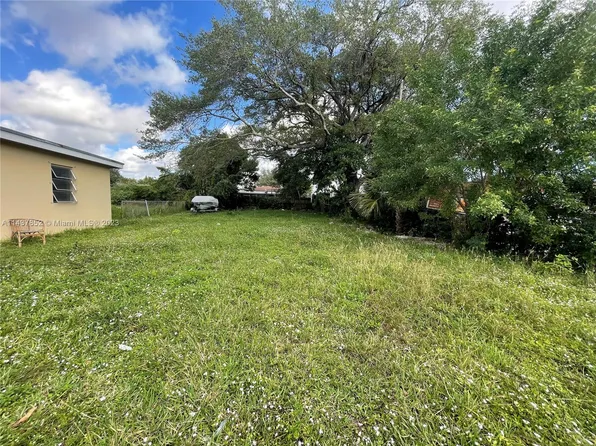 (undisclosed Address), Miami, FL 33142