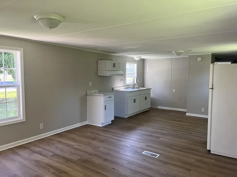 133 Albany Cir — Photo 13