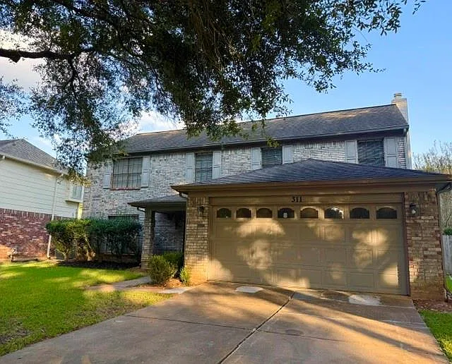 4 bed, 2.5 bath, 2492 sqft, $2,400 — Photo 1