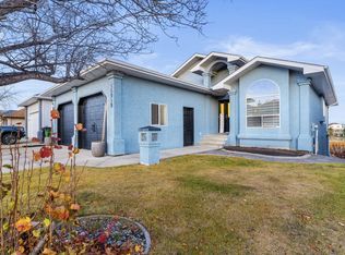 15919 58th St NW, Edmonton, AB T5Y 2R5