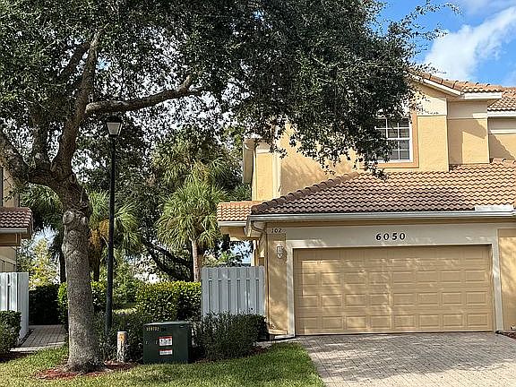 end unit/private entrance
