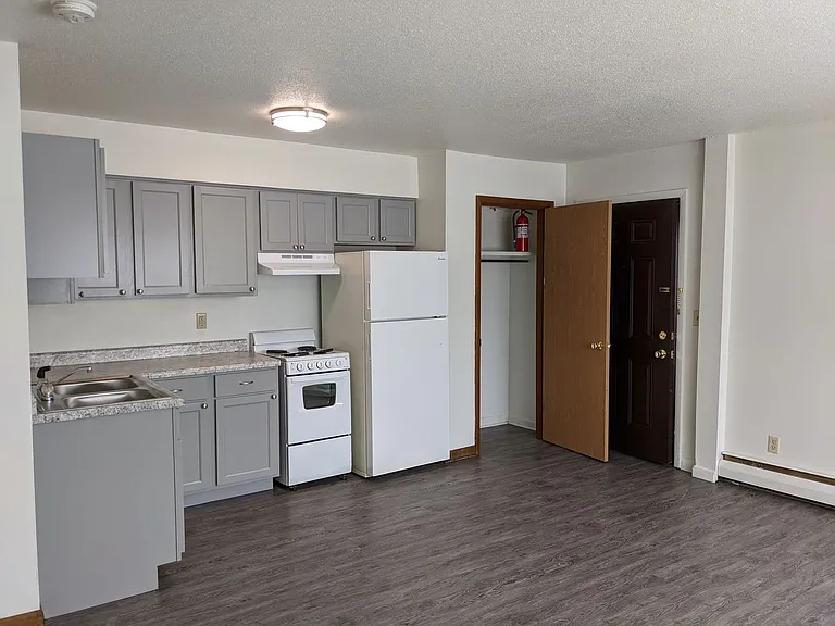 2718 Wayne Ave — Photo 3