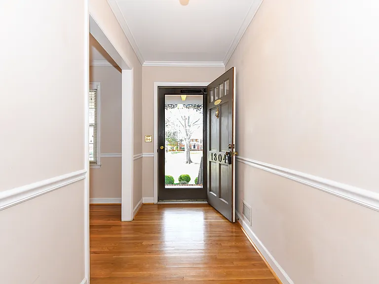 1804 Strathmore Dr — Photo 4
