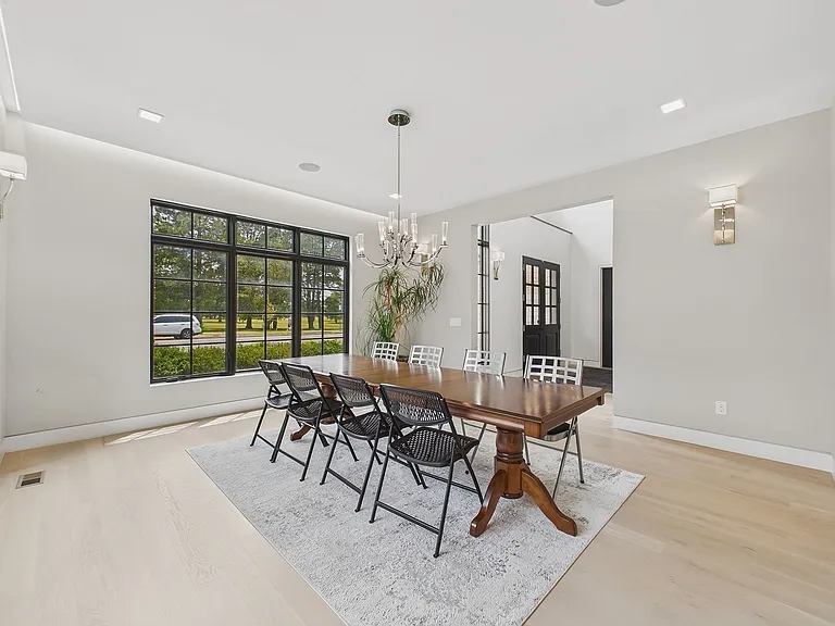 155 N Southmoor Dr — Photo 24