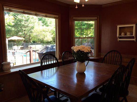 5th image of 12 Trotters Bridge Dr