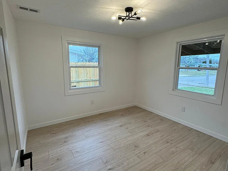 705 Brookfield Dr — Photo 15